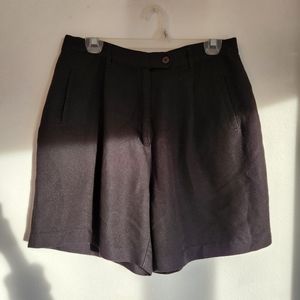 🌸Vintage high waisted black shorts Size 12